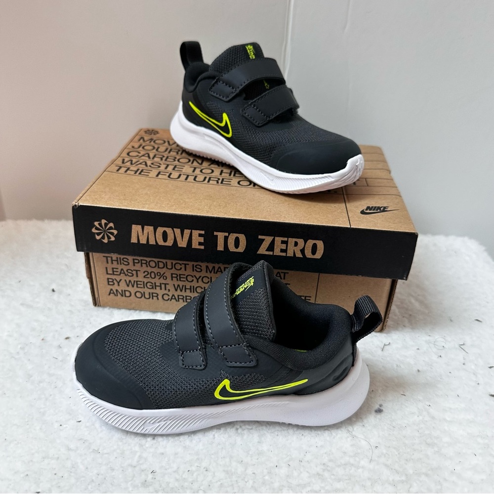 Toddler Nike Black and Neon Green Sneakers